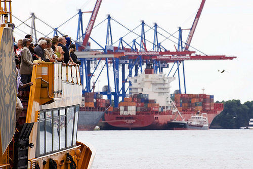 Olympia-glotzen oder arbeiten? Nutzungskonflikt im Hamburger Hafen